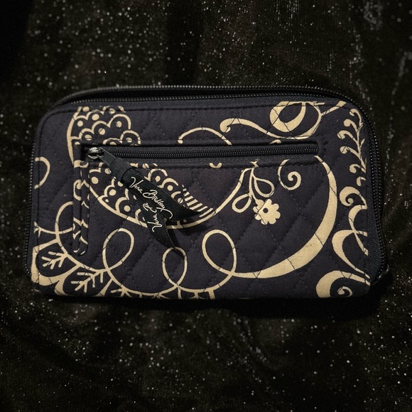 Beautiful “like new” Vera Bradley wallet. - Picture 6 of 6